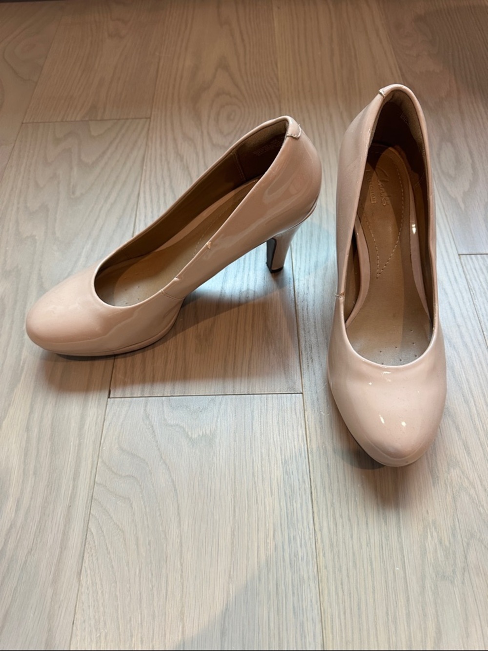 Clark’s Classic Nude Patent Leather Round-Toe 3in High Heels Size 8
